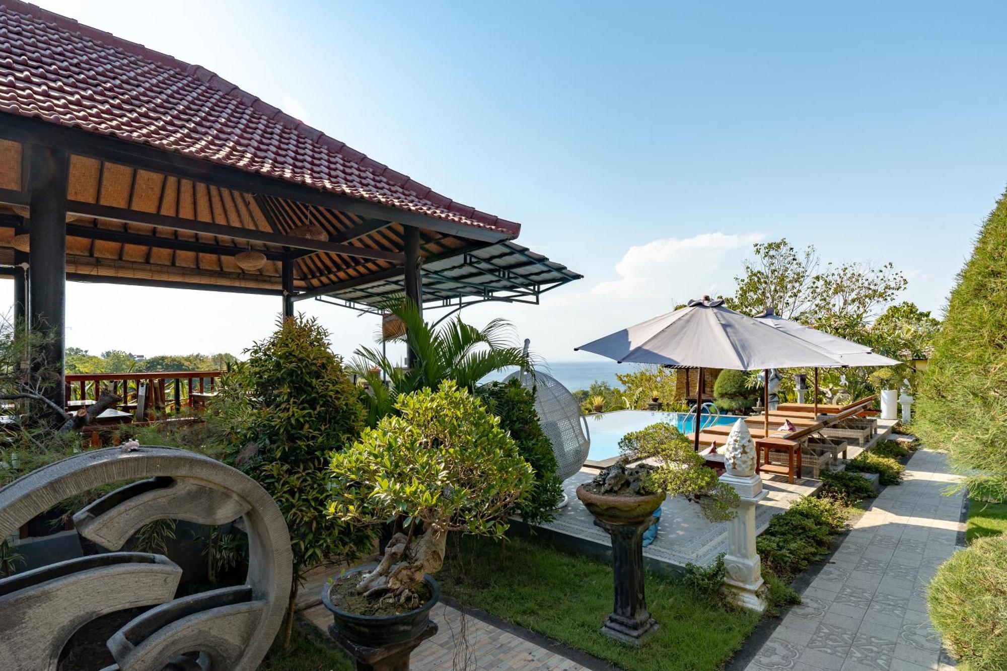 Kaylas Hill Resort Batununggul Exterior photo
