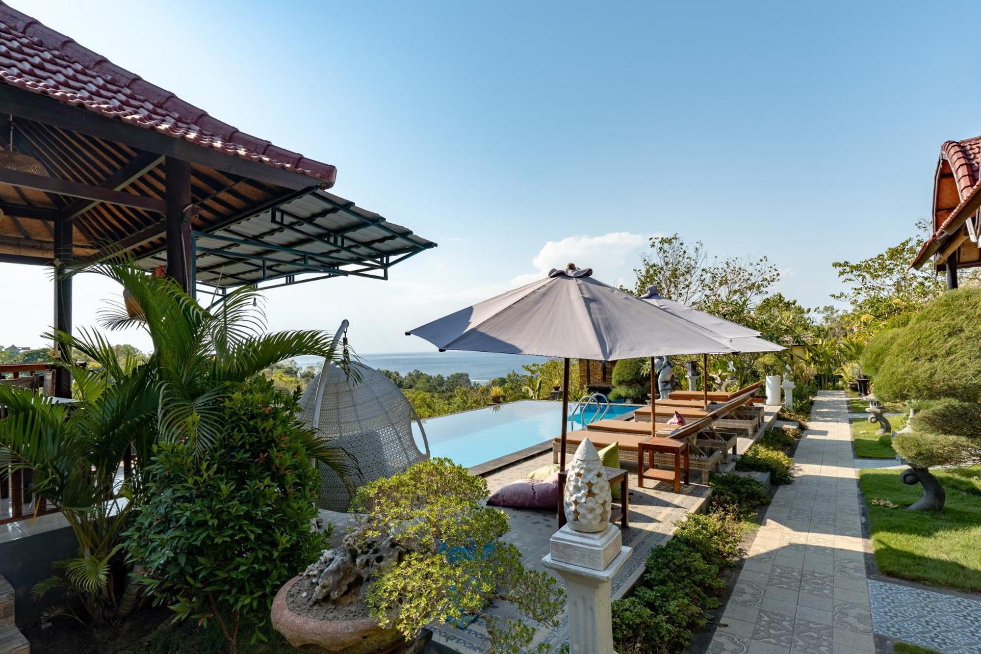 Kaylas Hill Resort Batununggul Exterior photo
