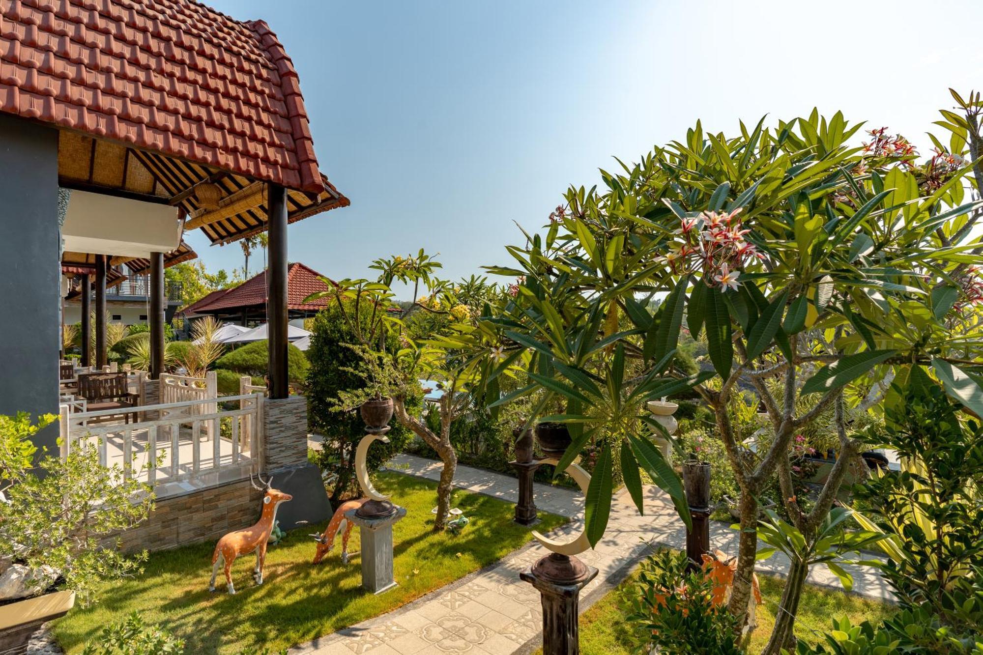 Kaylas Hill Resort Batununggul Exterior photo