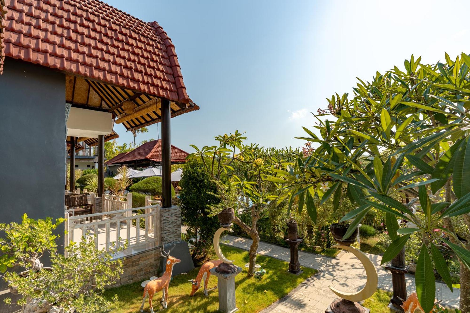 Kaylas Hill Resort Batununggul Exterior photo